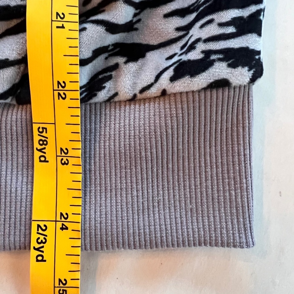 Lularoe Bethany Cozy Collection Lounge Set Size M Animal Print Hoodie Crop Pants - Picture 14 of 16